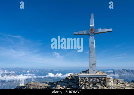 vals,mühlbach,provinz bozen,Südtirol,italien. Das Gipfelkreuz auf der wilderen kreuzspitze Stockfoto