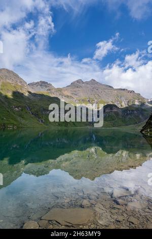 vals,mühlbach,provinz bozen,Südtirol,italien. Der wilde See mit der wilden kreuzspitze im Hintergrund Stockfoto