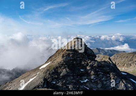 vals,mühlbach,provinz bozen,Südtirol,italien. Das Gipfelkreuz auf der wilderen kreuzspitze Stockfoto