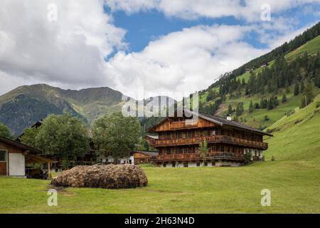 Holzhaus in innervillgraten,villgratental,osttirol,bezirk lienz,tirol,österreich Stockfoto