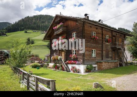 Holzhaus in innervillgraten,villgratental,osttirol,bezirk lienz,tirol,österreich Stockfoto