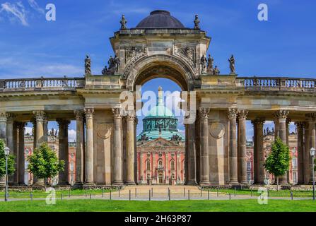 Kolonnaden in den Gemeinden mit Blick auf das neue Schloss,potsdam,brandenburg,deutschland Stockfoto