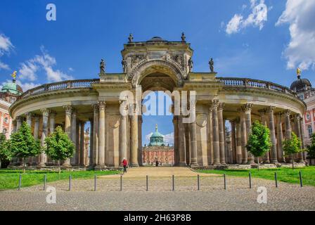 Kolonnaden in den Gemeinden mit Blick auf das neue Schloss,potsdam,brandenburg,deutschland Stockfoto