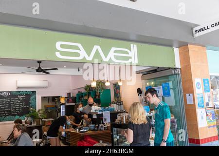 Sydney Cafe während der Pandemie von Covid 19 müssen Mitarbeiter und Mitarbeiter Gesichtsmasken tragen, während Kunden dies nicht gesetzlich vorgeschrieben sind, 2021. November, Australien Stockfoto