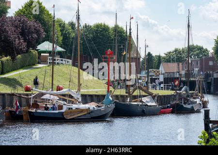 deutschland, niedersachsen, ostfriesland, carolinensiel, der Museumshafen mit alten Segelschiffen. Stockfoto