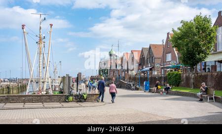 deutschland, niedersachsen, ostfriesland, neuharlingersiel im Fischereihafen. Stockfoto