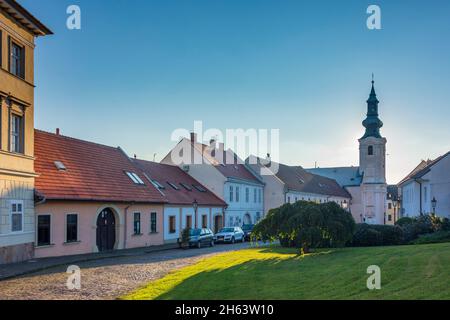 nitra (neutra), franziskanerkirche St. peter und paul, Platz pribinovo namesti in der slowakei Stockfoto