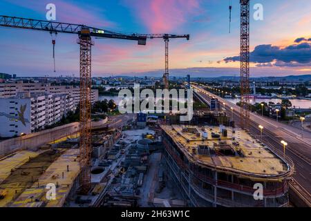 wien,Baustellengrube,Kran,Projekt 'Donauwohnungen',wiener Innenstadt,Donau,Brücke reichsbrücke im Jahr 00. Übersicht,wien,österreich Stockfoto