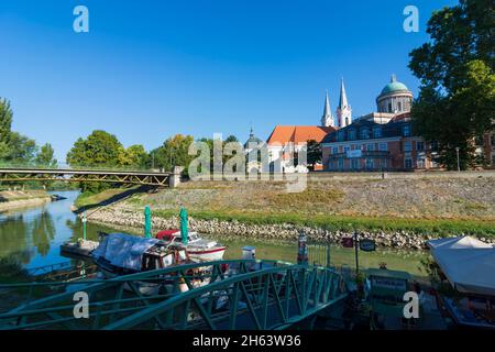 esztergom (gran), Fluss kis duna (kleine donau), Burghügel mit Basilika in komarom-esztergom, ungarn Stockfoto