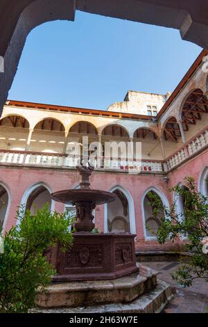 visegrad (plintenburg), königlicher Palast, Ehrenhof, herkules-Brunnen in Pest, ungarn Stockfoto