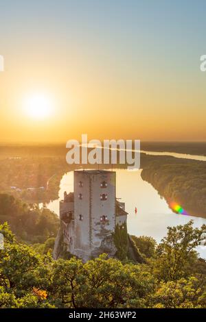 st. andrä-wördern,schloss greifenstein,Donau im Hintergrund und vor dem Ochsenkelsee,Sonnenuntergang im wienerwald,wienerwald,niederösterreich,niederösterreich,österreich Stockfoto