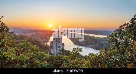 st. andrä-wördern,schloss greifenstein,Donau im Hintergrund und vor dem Ochsenkelsee,Sonnenuntergang im wienerwald,wienerwald,niederösterreich,niederösterreich,österreich Stockfoto