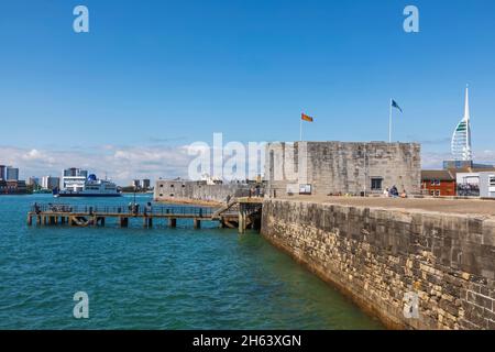 england, hampshire, portsmouth, das alte portsmouth, der runde Turm und der quadratische Turm Stockfoto