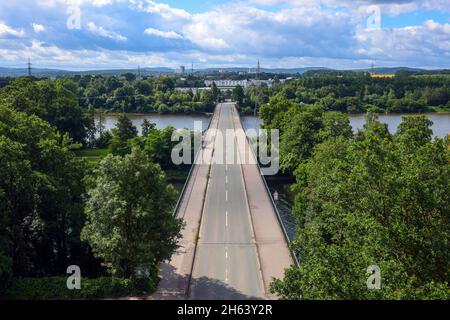 hagen,herdecke,dortmund,Nordrhein-westfalen,deutschland - ruhrbrücke am hengsteysee,der See ist ein 1929 fertiggebauter Stausee, der vom ruhrverband im ruhrgebiet zwischen den Städten hagen,dortmund und herdecke betrieben wird. Er ist einer der sechs stauseen des ruhrgebiets und nach dem benachbarten hagenviertel benannt Von Hengstey. hagen hinten, dortmund und herdecke vorne. Stockfoto