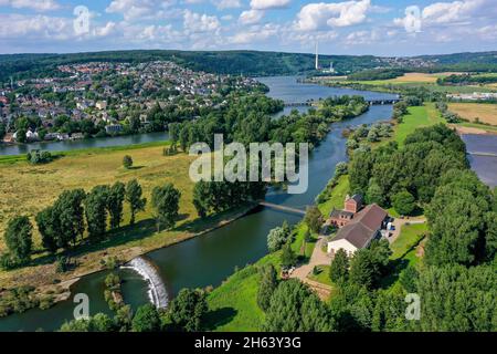 wetter an der ruhr,ennepe-ruhr-kreis,Nordrhein-westfalen,deutschland - Landschaft im ruhrgebiet mit dem volmarstein Gemeindewasserwerk,einem Wasserwerk an der ruhr. Stockfoto