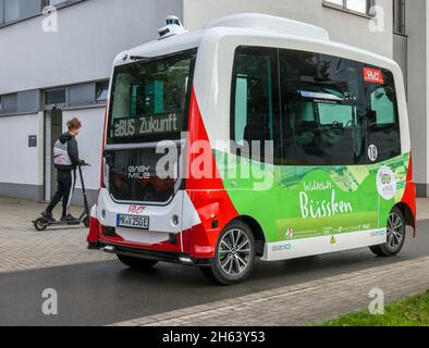 iserlohn, Nordrhein-westfalen, deutschland - autonome Elektrobusse am Stadtbahnhof auf einer 1.5 Kilometer langen Teststrecke zwischen dem Bahnhof iserlohn und dem Campus der Fachhochschule Südwestfalen verkehren insgesamt zwei automatisierte Elektrobusse. Stockfoto