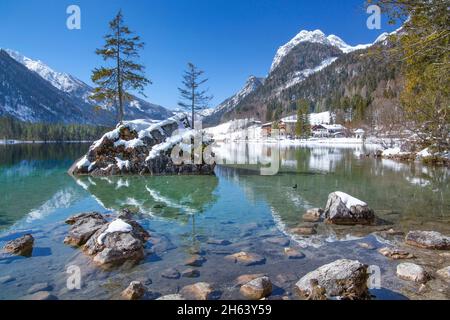 Felsen in hintersee gegen reiteralpe,ramsau,berchtesgadener alpen,berchtesgadener Land,oberbayern,bayern,deutschland Stockfoto