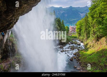 giessbach Wasserfälle mit dem historischen grandhotel giessbach,axalp,aare,brienzersee,berner alpen,berner oberland,Kanton bern,schweiz Stockfoto