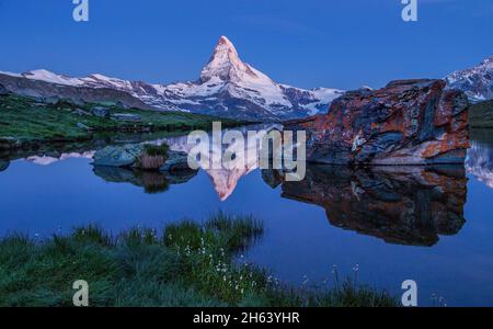 stellisee mit matterhorn 4478m bei Sonnenaufgang,zermatt,mattertal,walliser alpen,wallis,schweiz Stockfoto