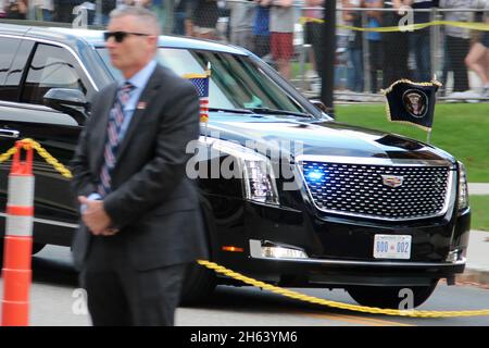 Die Autokolonne des US-Präsidenten Joe Biden beim Besuch des Dodd Center for Human Rights an der University of Connecticut in Storrs, CT, USA, 15. Oktober 2021. Stockfoto