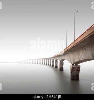 Langzeitbelichtung der pont de l'ile de re. Stockfoto