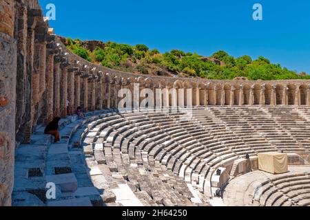 Die oberen Stockwerke und die Schrittzone des römischen antiken Theaters in aspendos, antalya, türkei Stockfoto