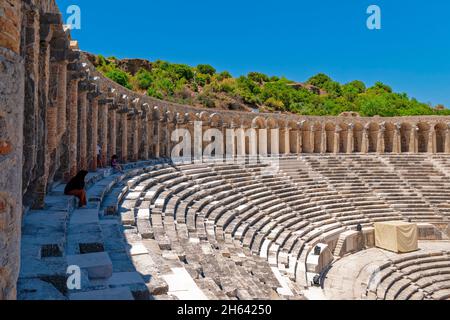 Die oberen Stockwerke und die Schrittzone des römischen antiken Theaters in aspendos, antalya, türkei Stockfoto