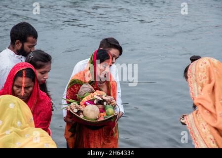 Jamshedpur, Jharkhand, Indien. November 2021. Chhath-Puja-Feier in Jharkhand, (Foto: © Rohit Shaw/Pacific Press via ZUMA Press Wire) Stockfoto