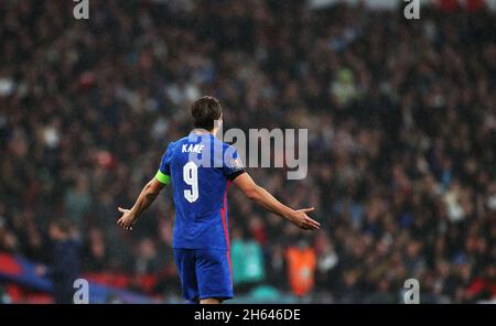 London, Großbritannien. November 2021. Der englische Harry Kane reagiert während des FIFA World Cup Qatar 2022 Qualification Group C Fußballspiels zwischen England und Albanien in London, Großbritannien, am 12. November 2021. Kredit: Li Ying/Xinhua/Alamy Live Nachrichten Stockfoto