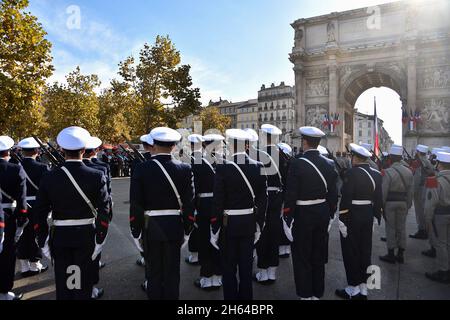 Marseille, Frankreich. November 2021. Die französische Marine nimmt an der Zeremonie zum Waffenstillstandstag Teil.der Waffenstillstandstag wird jedes Jahr am 11. November begangen, um den Waffenstillstand zu begehen, der zwischen den Verbündeten des Ersten Weltkriegs und Deutschland zur Beendigung der Feindseligkeiten und militärischen Operationen unterzeichnet wurde. Kredit: SOPA Images Limited/Alamy Live Nachrichten Stockfoto