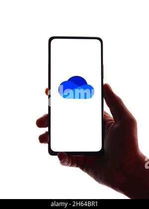 West Bangal, Indien - 11. November 2021 : OneDrive-Logo auf dem Handy-Bildschirm Stock Bild. Stockfoto
