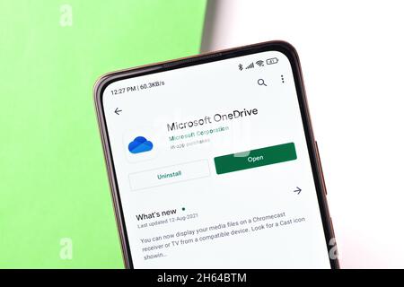 West Bangal, Indien - 11. November 2021 : OneDrive-Logo auf dem Handy-Bildschirm Stock Bild. Stockfoto