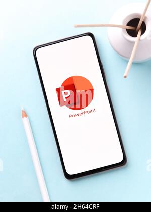 West Bangal, Indien - 11. November 2021 : Microsoft PowerPoint-Logo auf dem Telefon Bildschirm Stock Bild. Stockfoto