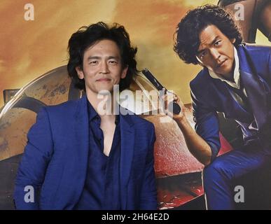 Los Angeles, USA. November 2021. Darsteller John Cho nimmt am Donnerstag, den 11. November 2021, an der Premiere von Netflix's Sci-Fi-Krimidrama-TV-Serie „Cowboy Bebop“ in den Goya Studios in der Hollywood-Sektion von Los Angeles Teil. Storyline: Eine Ragtag-Crew aus Kopfgeldjägern jagt die gefährlichsten Verbrecher der Galaxis. Sie werden die Welt retten - zum richtigen Preis. Foto von Jim Ruymen/UPI Credit: UPI/Alamy Live News Stockfoto