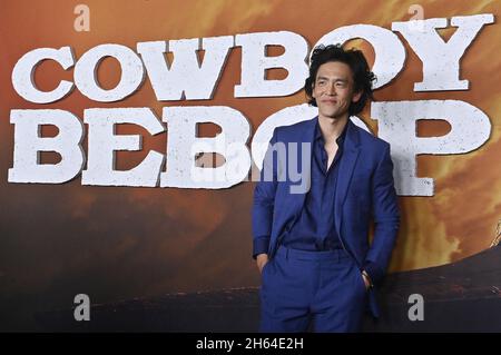 Los Angeles, USA. November 2021. Darsteller John Cho nimmt am Donnerstag, den 11. November 2021, an der Premiere von Netflix's Sci-Fi-Krimidrama-TV-Serie „Cowboy Bebop“ in den Goya Studios in der Hollywood-Sektion von Los Angeles Teil. Storyline: Eine Ragtag-Crew aus Kopfgeldjägern jagt die gefährlichsten Verbrecher der Galaxis. Sie werden die Welt retten - zum richtigen Preis. Foto von Jim Ruymen/UPI Credit: UPI/Alamy Live News Stockfoto