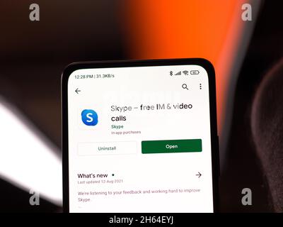 West Bangal, Indien - 11. November 2021 : Skype-Logo auf Telefon-Bildschirm Stock Bild. Stockfoto
