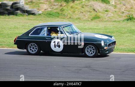 #14 Adrian Hayman MGB GT in Hampton Downs südlich von Auckland, 24. September 2011, in der ERC Series; Stockfoto