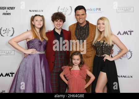 Los Angeles, Kalifornien, USA. November 2021. Kash Hovey & Friends beim Film Fest LA Live im Regal Cinemas in Los Angeles, Kalifornien. Kredit: Sheri Determan Stockfoto