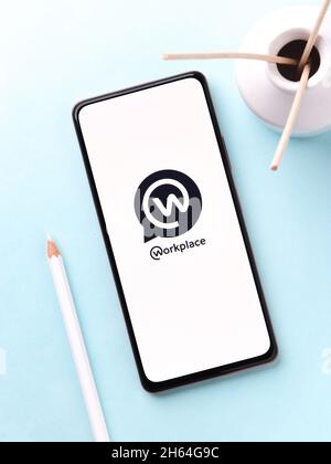 West Bangal, Indien - 11. November 2021 : Arbeitsplatz-Logo auf dem Telefonbildschirm Stock Bild. Stockfoto