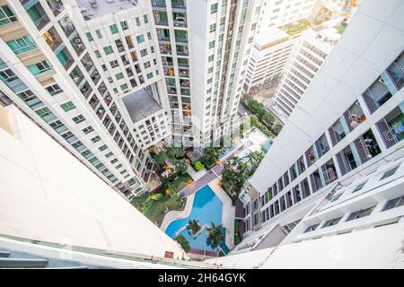 Blick auf den Pool von der Wohnung aus Stockfoto