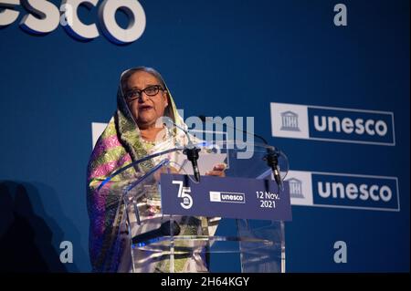 Paris, Frankreich. November 2021. Der Premierminister von Bangladesch, Sheikh Hasina, hält am 12. November 2021 eine Rede während der 75-jährigen Feierlichkeiten der Organisation der Vereinten Nationen für Bildung, Wissenschaft und Kultur (UNESCO) am Hauptsitz der UNESCO in Paris. Foto von Quentin Veuillet/ABACAPRESS.COM Quelle: Abaca Press/Alamy Live News Stockfoto