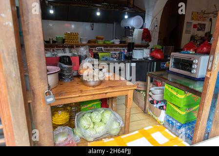 DALI, CHINA. Februar 2019. Kommerzielle Aktivitäten entlang der Hauptstraße der Stadt Stockfoto