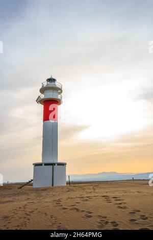 Leuchtturm im Naturpark Delta de l'Ebre Stockfoto