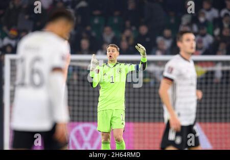 Wolfsburg, Deutschland. 11. Nov, 2021. Goalwart Manuel NEUER (GER) Geste, Geste, Fußball Laenderspiel, WM Qualification Group J Spieltag 9, Deutschland (GER) - Liechtenstein (LIE) 9: 0, am 11.11.2021 in Wolfsburg/Deutschland. â Credit: dpa/Alamy Live News Stockfoto