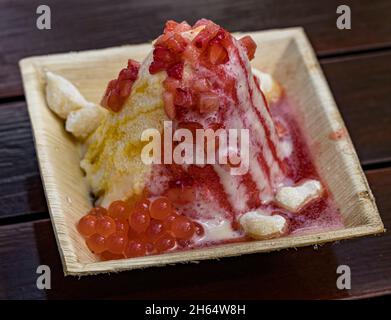 Das Rasieren von Eis mit Eis ist ein beliebtes Vergnügen auf Oahu, Hawaii. Stockfoto