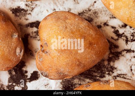 Cupcakes in Form einer Nahaufnahme des Herzens. Stockfoto