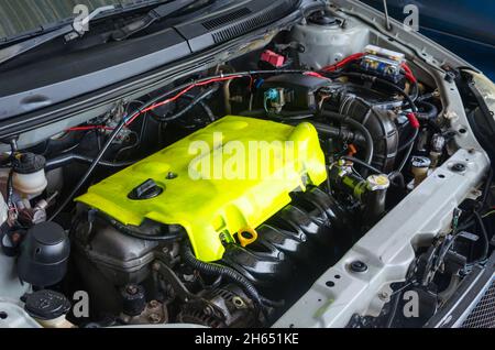 Details der neue Motor im Auto. Stockfoto