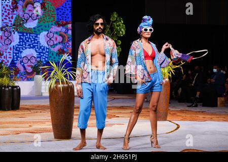 Colombo, Sri Lanka. November 2021. Models präsentieren Kreationen während der Colombo Fashion Week (CFW) Swim Week in Colombo, Sri Lanka, am 12. November 2021. Die CFW Swim Week Colombo, die am 12. Und 13. November in der Hauptstadt Colombo stattfinden wird, wird Werke von 11 lokalen Designern zeigen. Quelle: Tang Lu/Xinhua/Alamy Live News Stockfoto