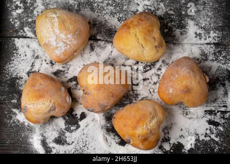 Cupcakes in Form einer Nahaufnahme des Herzens. Stockfoto