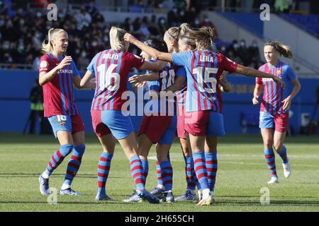 Barcelona, Spanien. November 2021. Barcelona, Spanien, 13. November 2021: Barcelona-Spieler feiern das Tor beim Primera Iberdrola-Spiel zwischen Barcelona und Levante im Johan Cruyff-Stadion in Sant Joan Despi, Barcelona, Spanien. Rafa Huerta/SPP Credit: SPP Sport Press Photo. /Alamy Live News Stockfoto